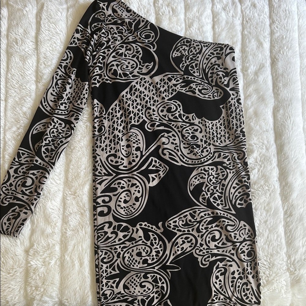 Chic One-Shoulder Black and Cream Midi Dress